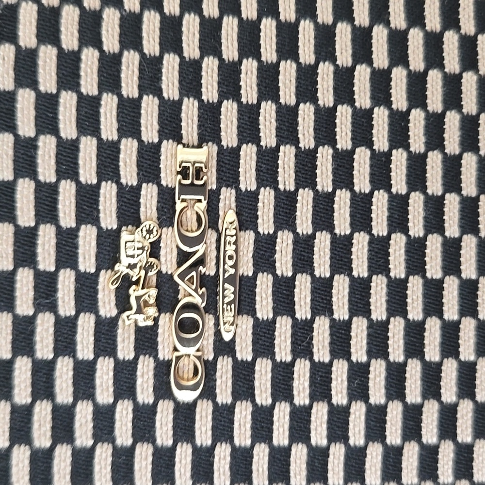 Like New - Coach Crossbody - Picture 4 of 9